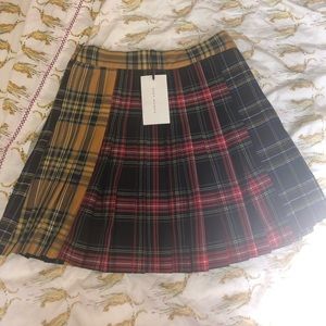 Zara plaid skirt, never worn, size small.